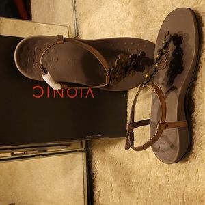 Vionic Bronze Julie sandals size 7
